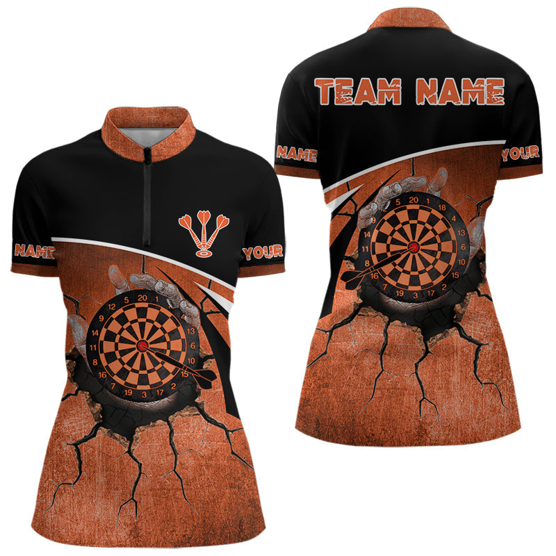 Hand hält orange Dartboards, gesprungener Grunge-Stil, Dartshirts für Damen, Darttrikots NYN0056