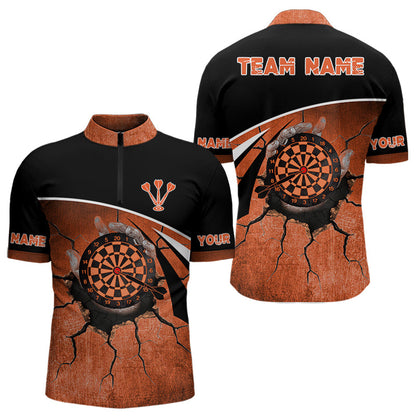 Hand hält orange Dartboards, gesprungener Grunge-Stil, Dartshirts für Herren, Darttrikots NYN0056